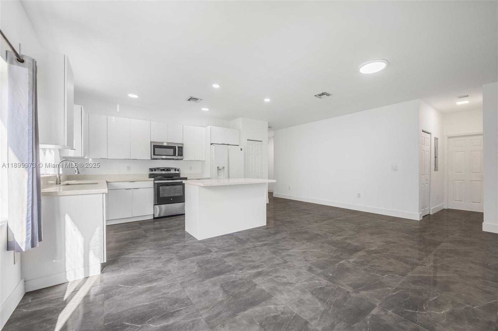 Small Image of Miami Number 6