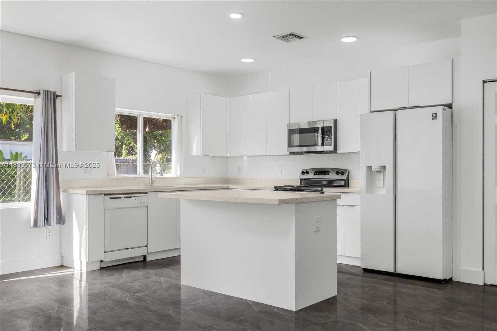 Small Image of Miami Number 8