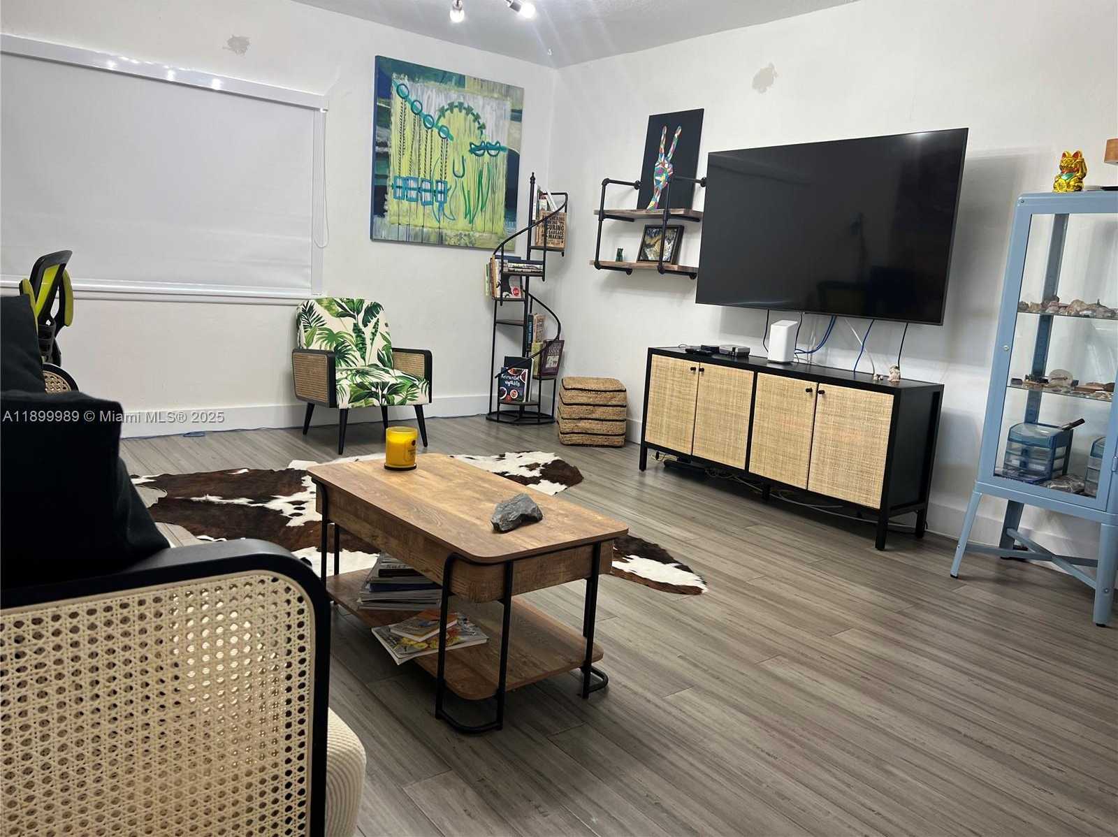 Small Image of 3680 SOUTH WEST 13TH TER, Miami Number 10