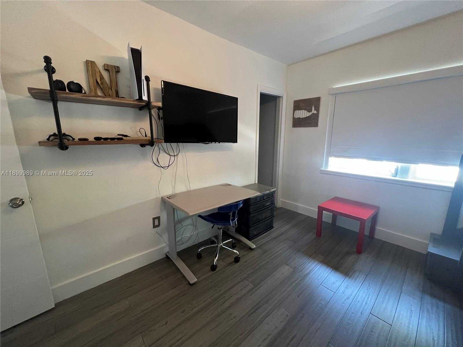 Small Image of 3680 SOUTH WEST 13TH TER, Miami Number 12