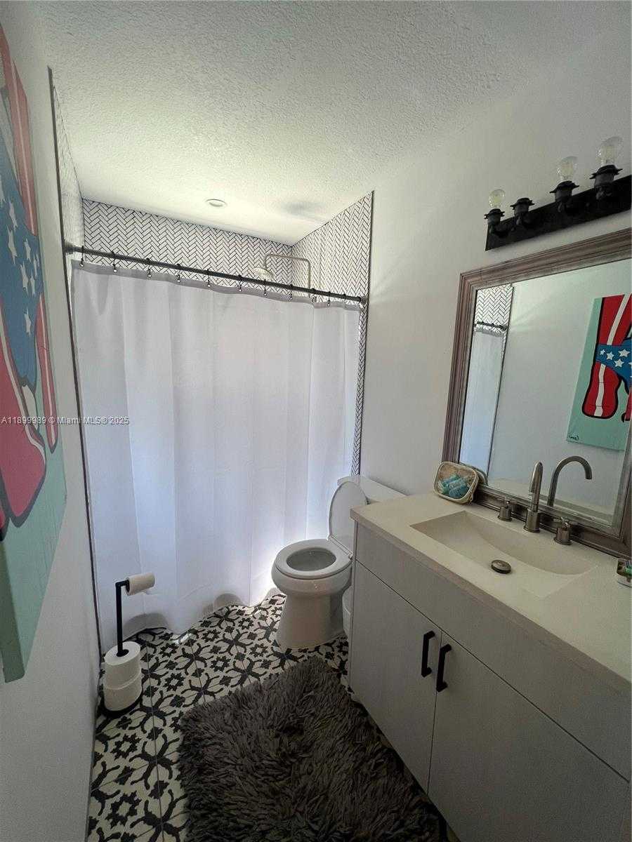 Small Image of 3680 SOUTH WEST 13TH TER, Miami Number 16