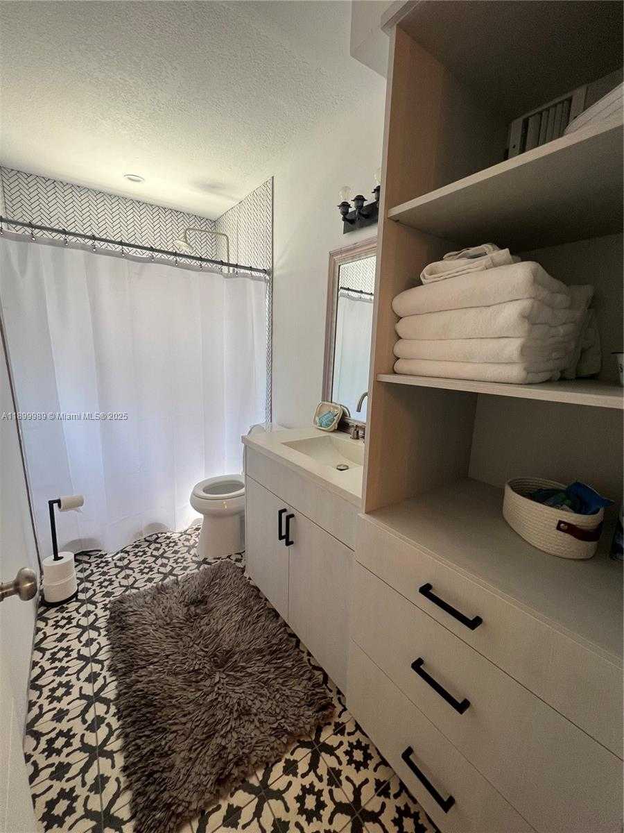 Small Image of 3680 SOUTH WEST 13TH TER, Miami Number 17