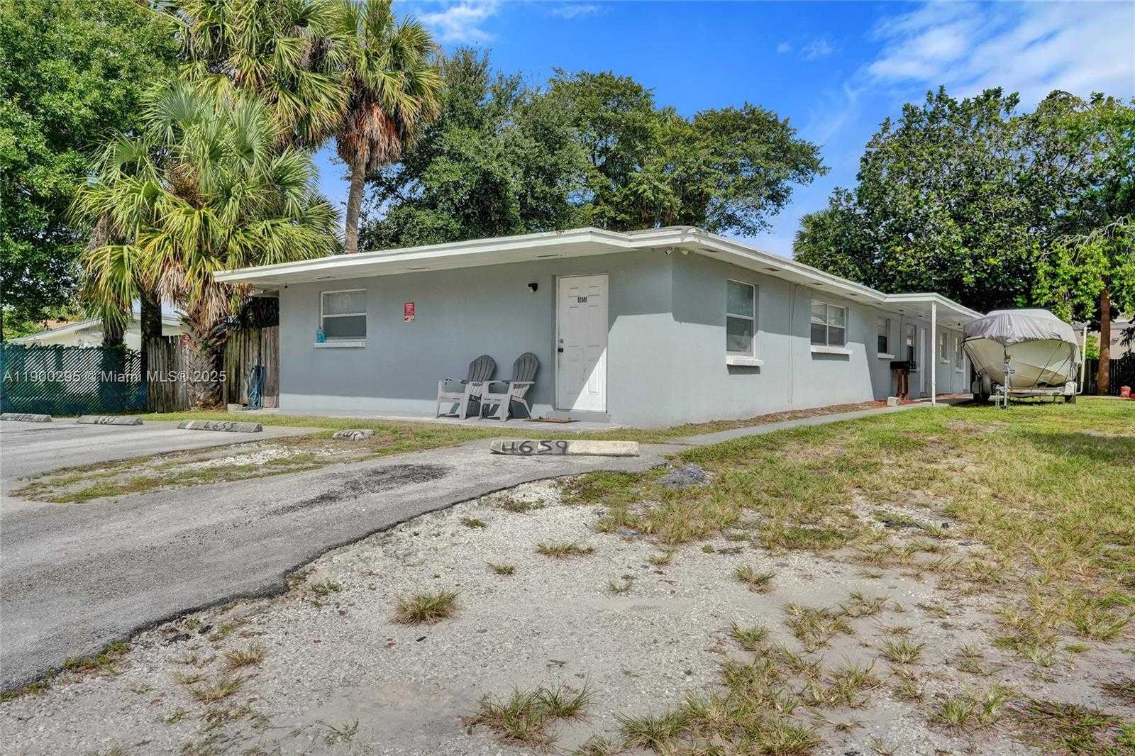 Small Image of 4655 MYLA LN, West Palm Beach Number 2
