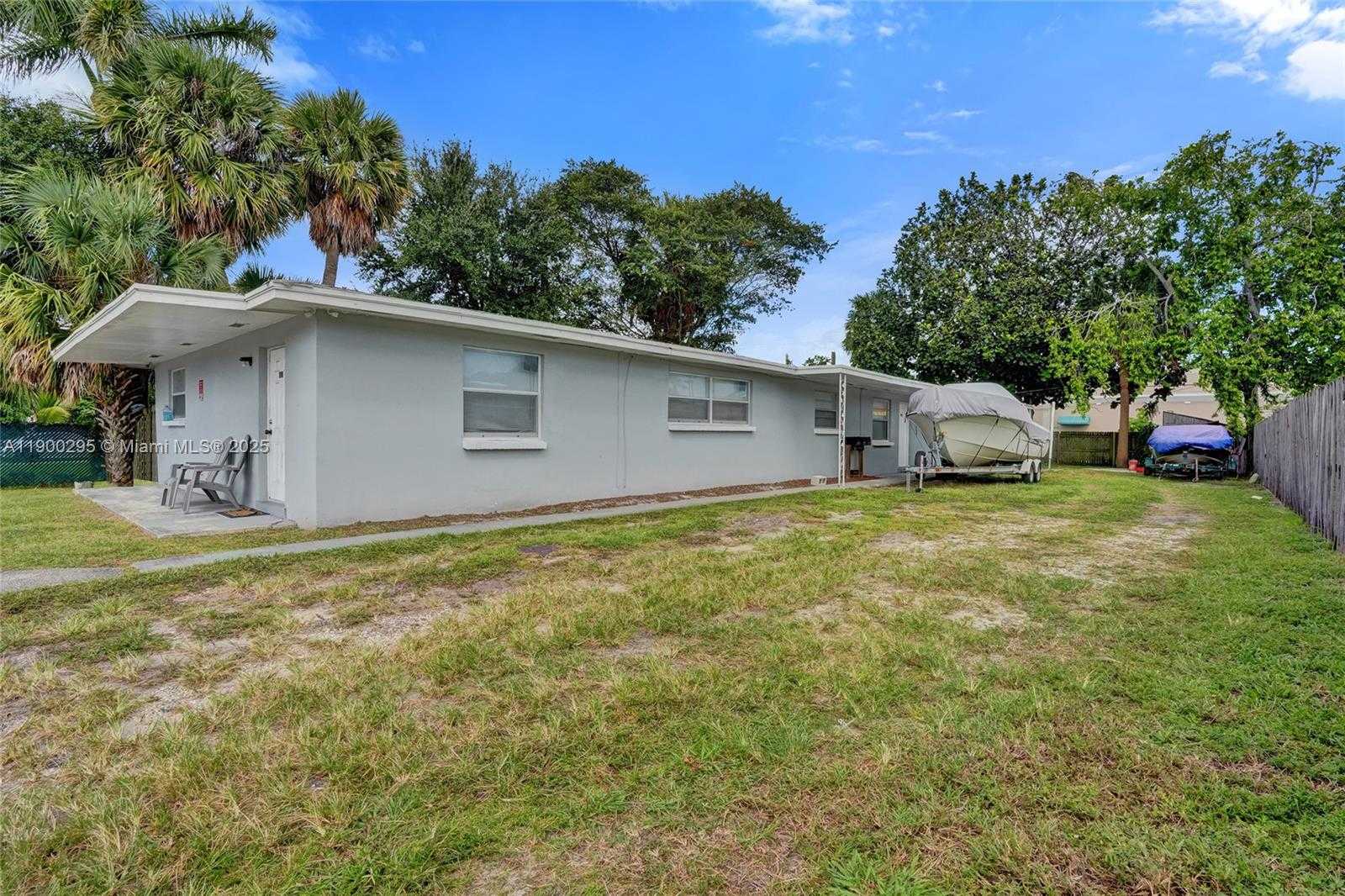Small Image of 4655 MYLA LN, West Palm Beach Number 3