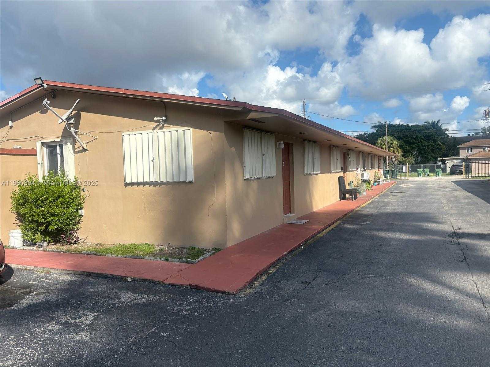 Small Image of 2920 NORTH WEST 132ND TER #4, Opa-Locka Number 2