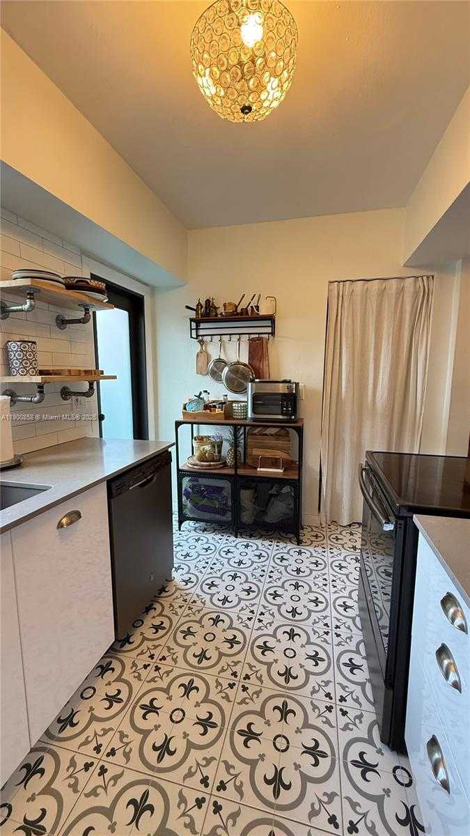 Small Image of 2 NORTH EAST 44 ST #2, Miami Number 10