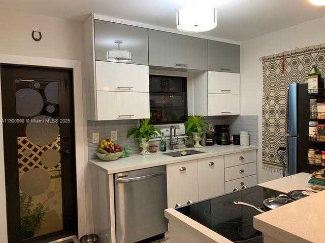 Small Image of 2 NORTH EAST 44 ST #2, Miami Number 12