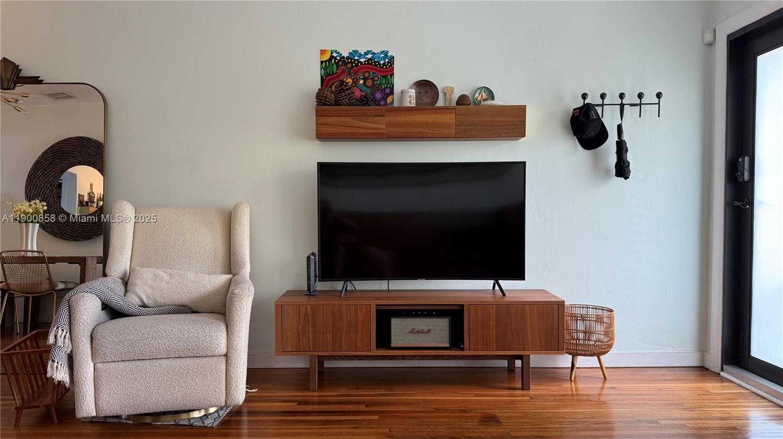 Small Image of 2 NORTH EAST 44 ST #2, Miami Number 4