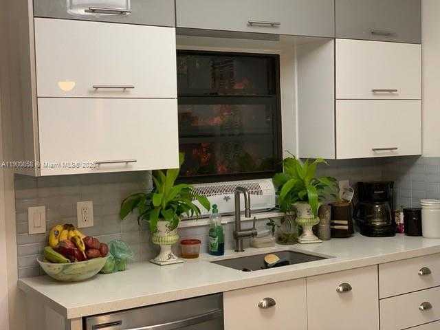 Small Image of 2 NORTH EAST 44 ST #2, Miami Number 5