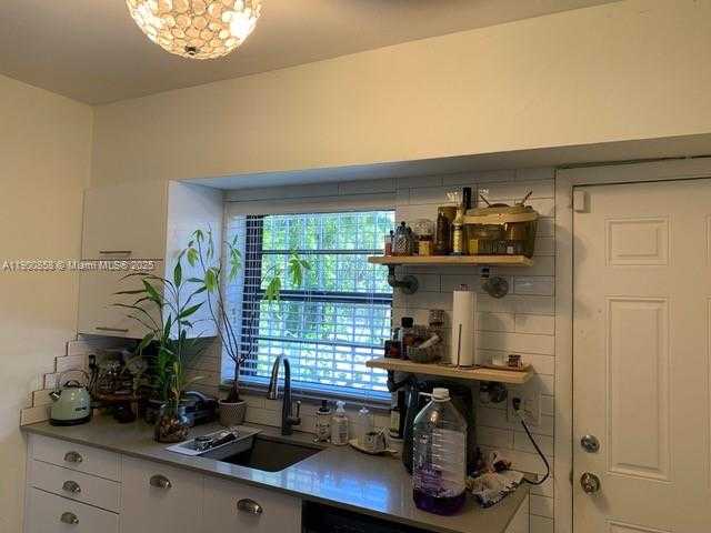 Small Image of 2 NORTH EAST 44 ST #2, Miami Number 6