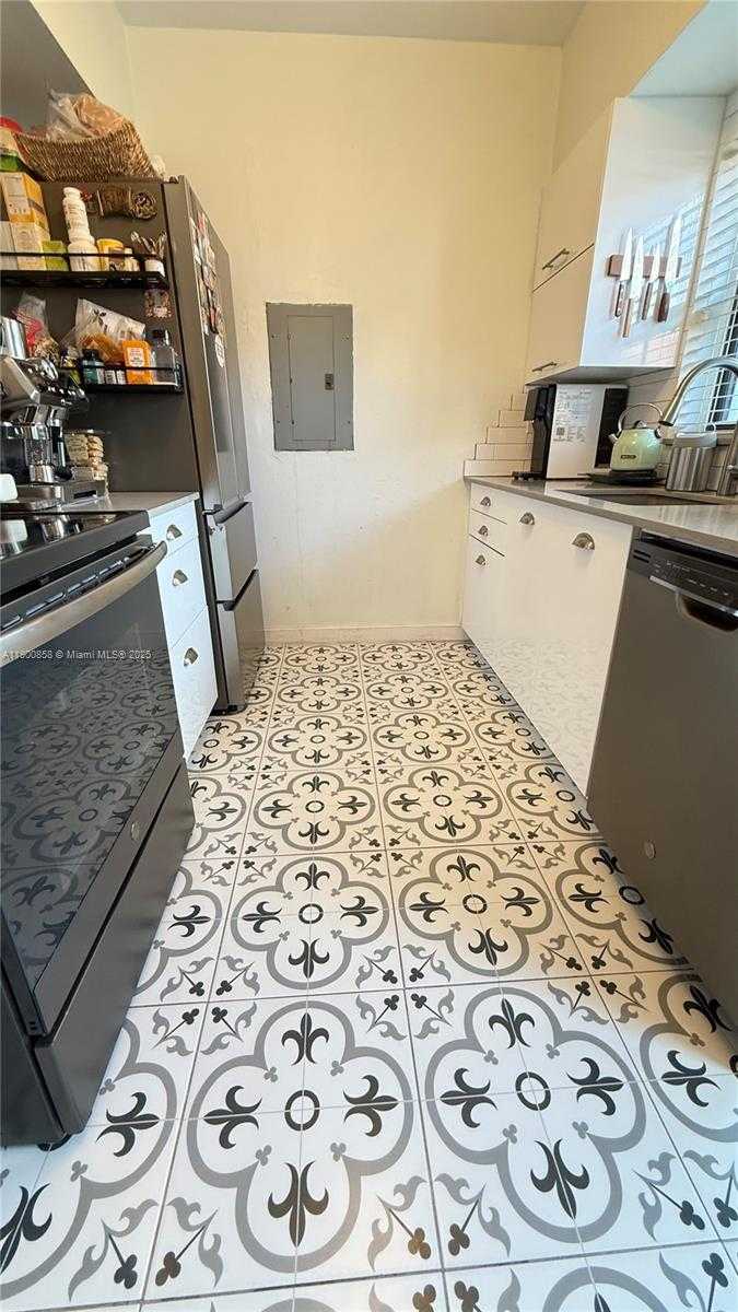 Small Image of 2 NORTH EAST 44 ST #2, Miami Number 8