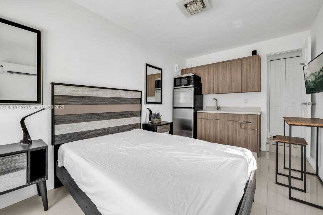 Small Image of Miami Beach Number 14