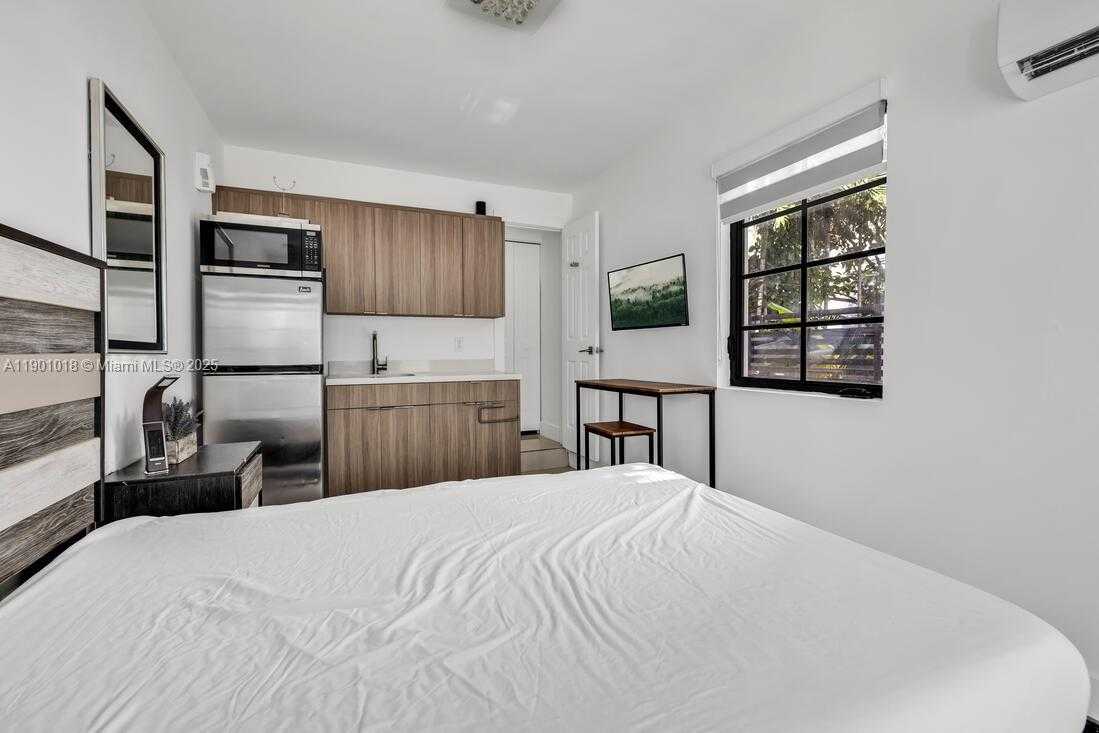 Small Image of Miami Beach Number 15