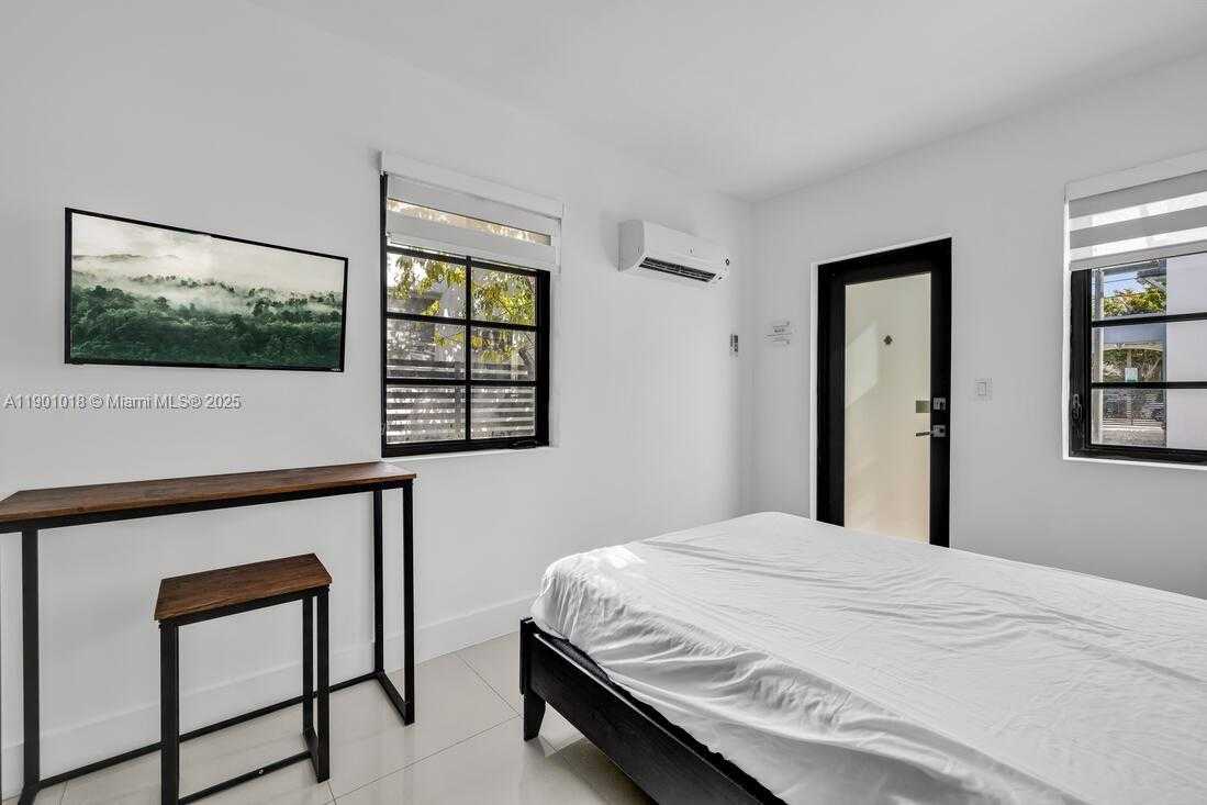 Small Image of Miami Beach Number 17