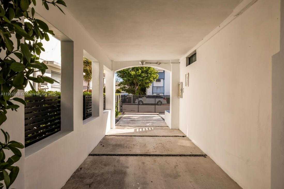 Small Image of Miami Beach Number 28