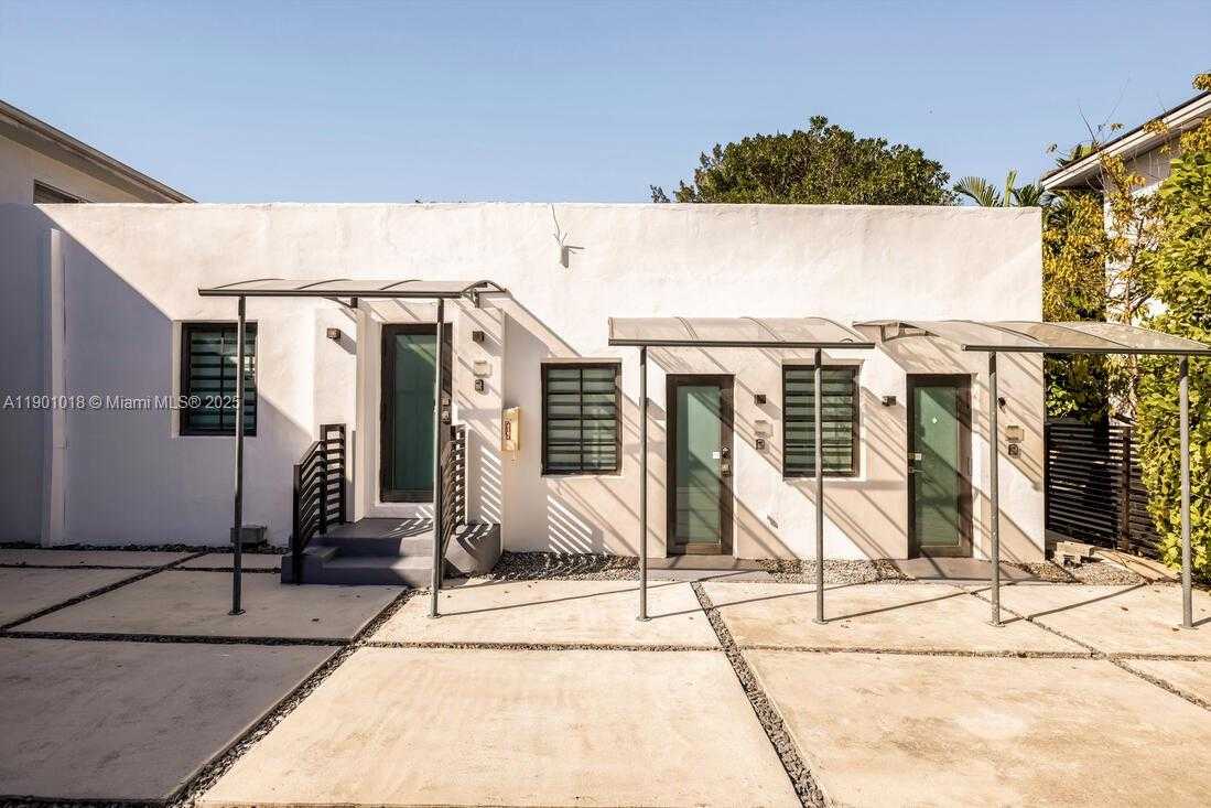 Small Image of Miami Beach Number 35