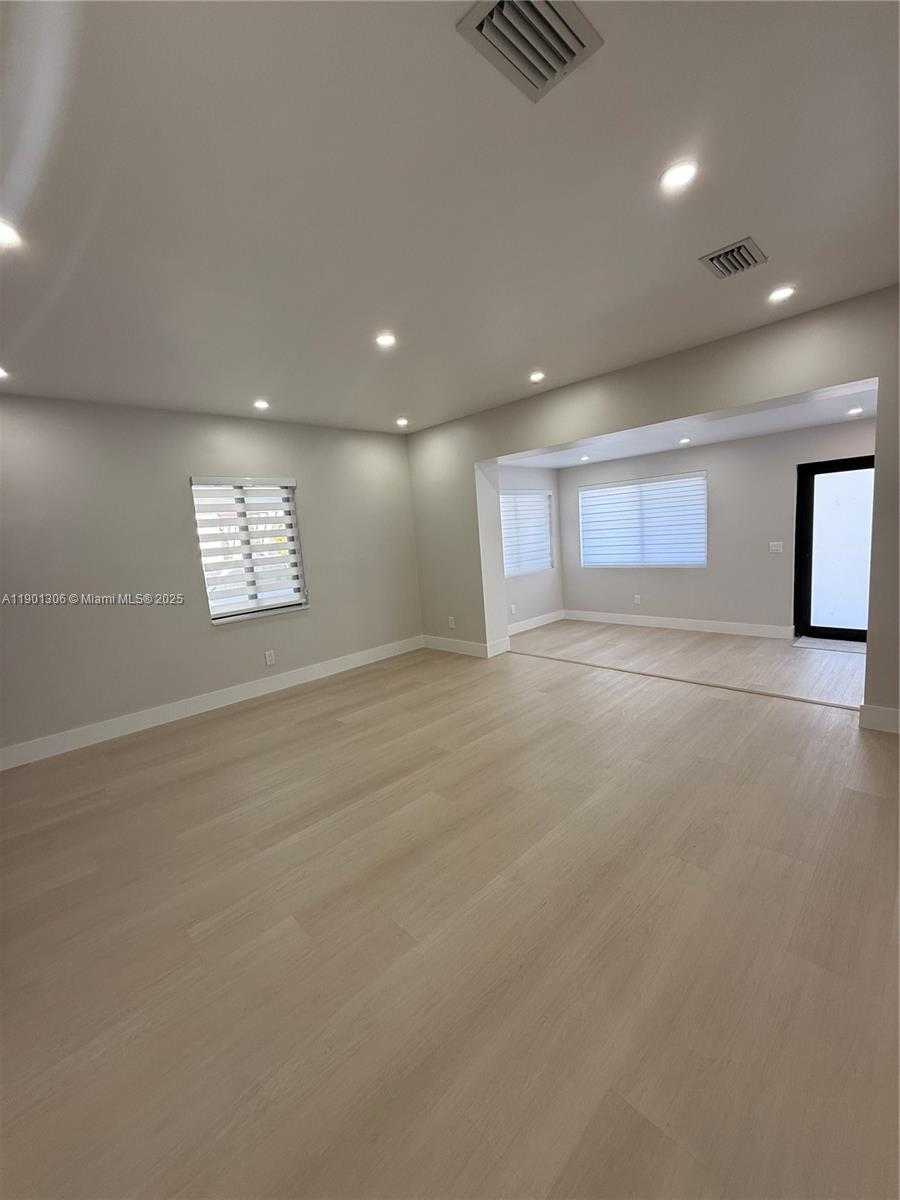 Small Image of 160 EAST 34TH ST, Hialeah Number 9