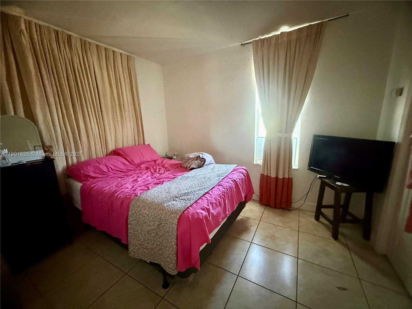 Small Image of 4201 SOUTH WEST 7TH ST, Miami Number 10