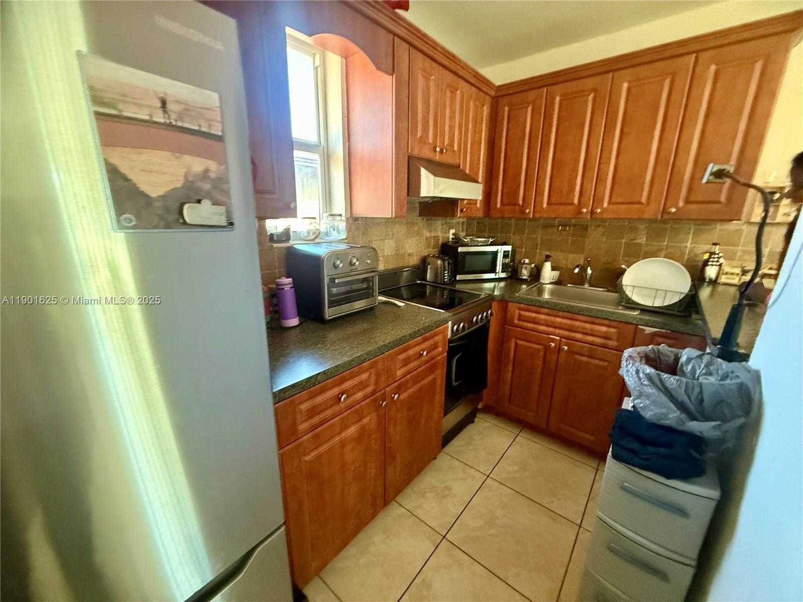 Small Image of 4201 SOUTH WEST 7TH ST, Miami Number 12