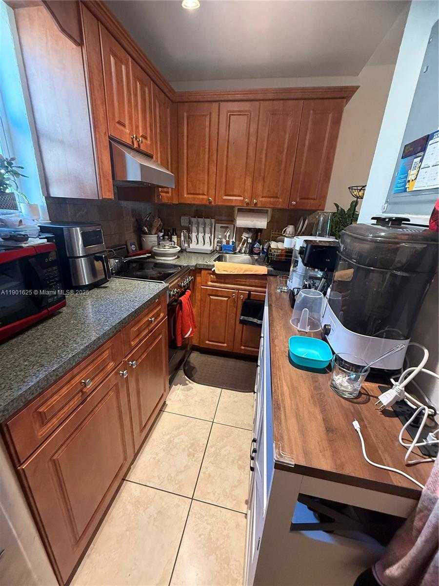 Small Image of 4201 SOUTH WEST 7TH ST, Miami Number 6