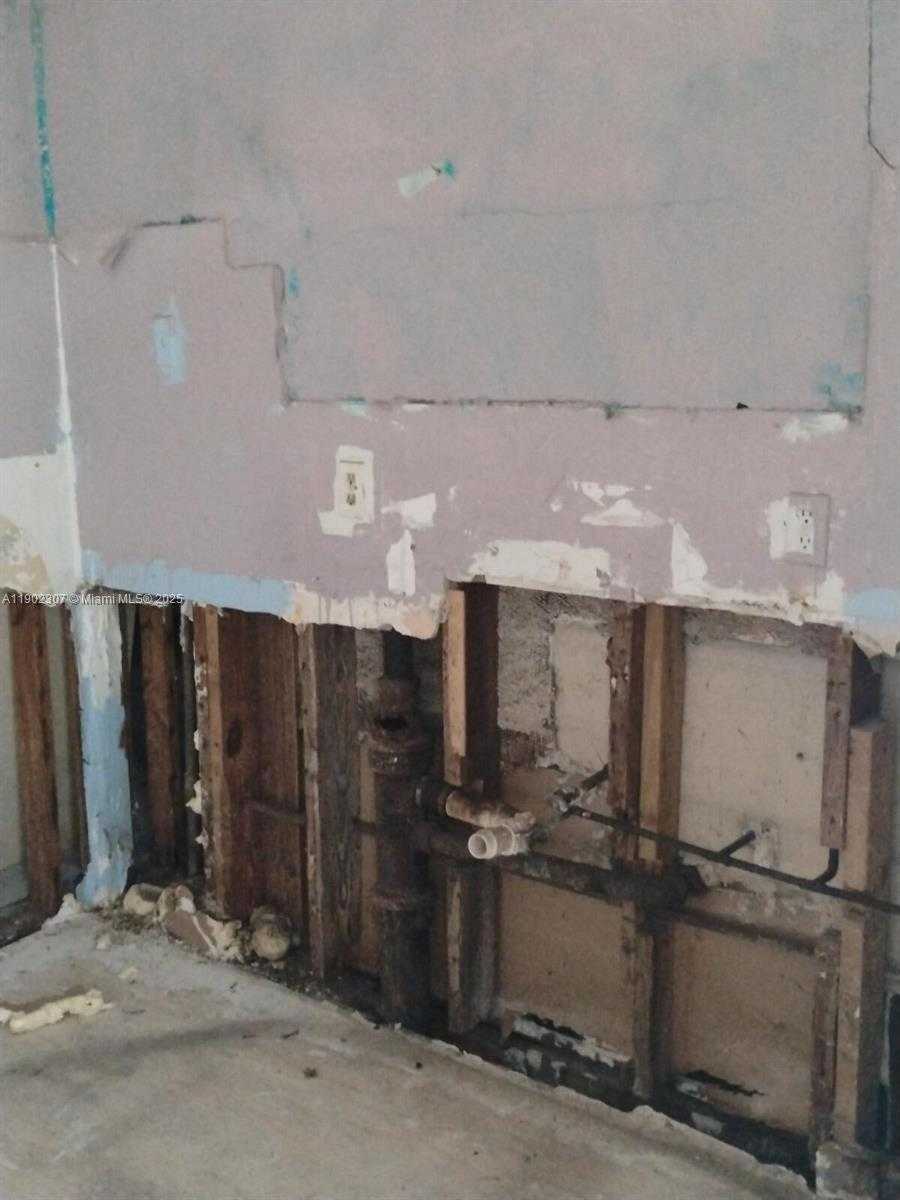 Small Image of 2324 NORTH WEST 35TH ST, Miami Number 11