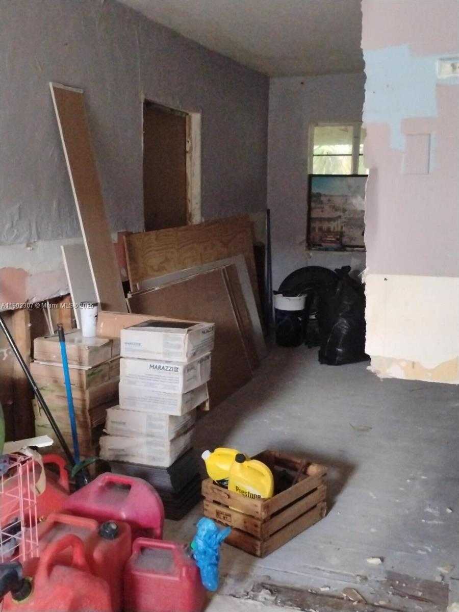 Small Image of 2324 NORTH WEST 35TH ST, Miami Number 12