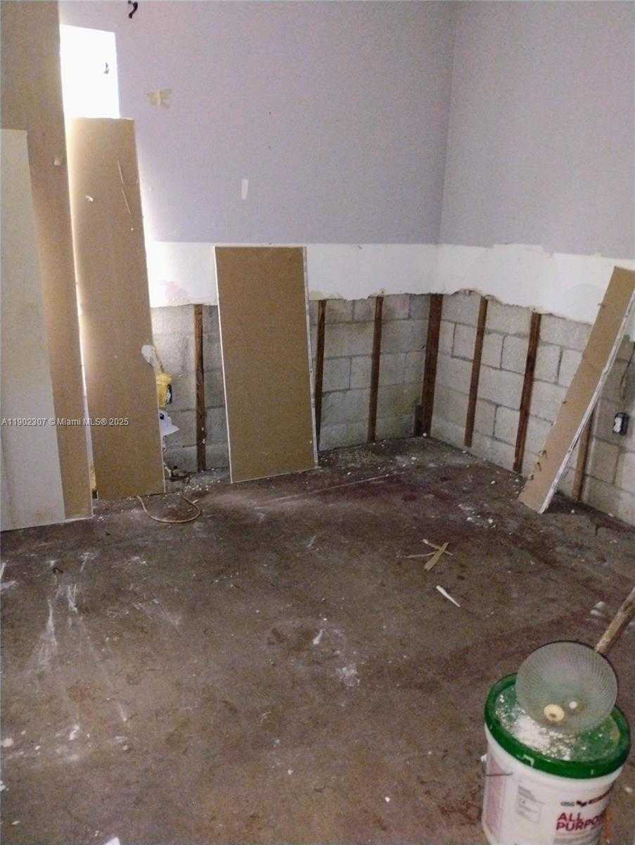 Small Image of 2324 NORTH WEST 35TH ST, Miami Number 13