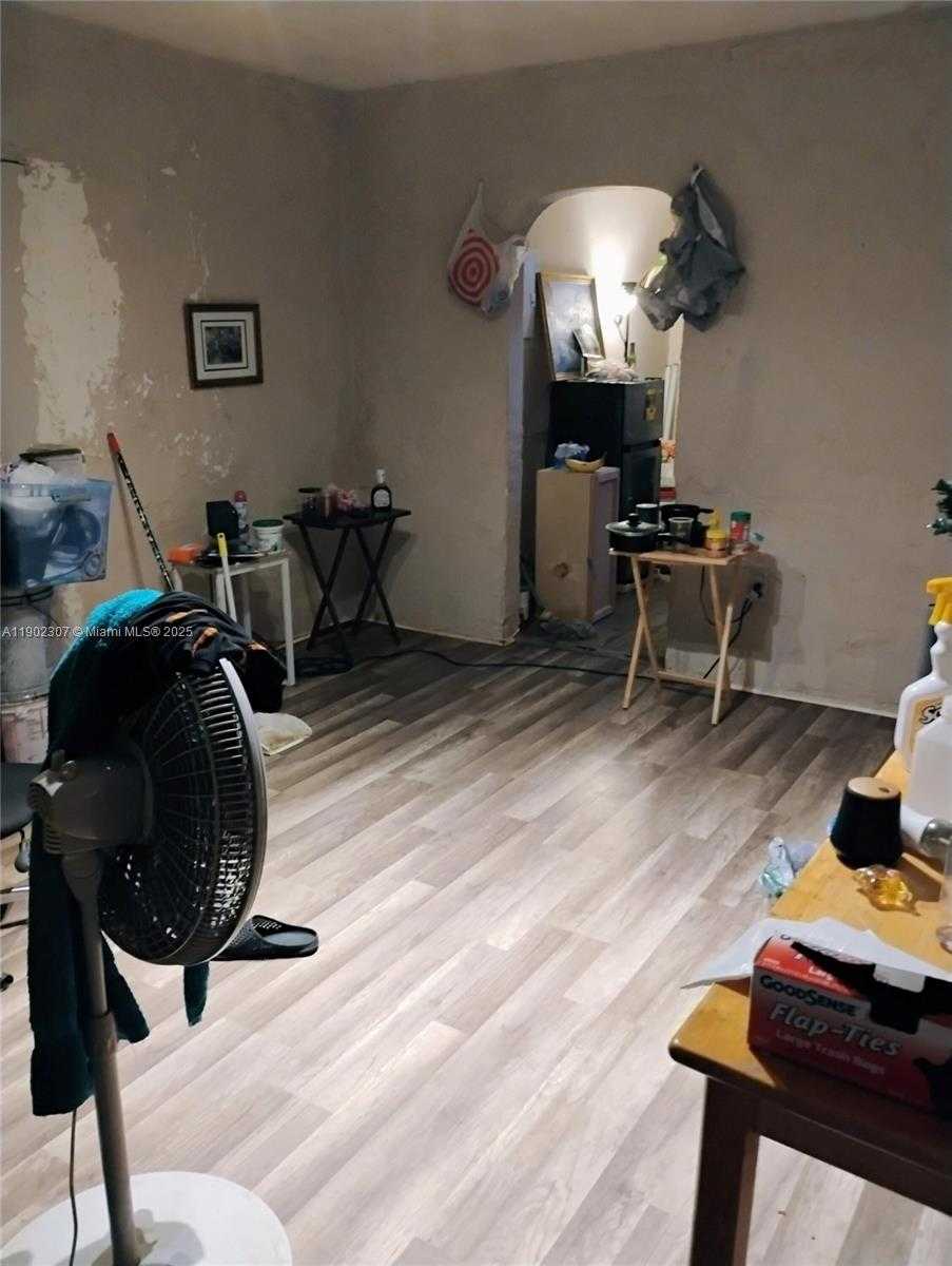 Small Image of 2324 NORTH WEST 35TH ST, Miami Number 4