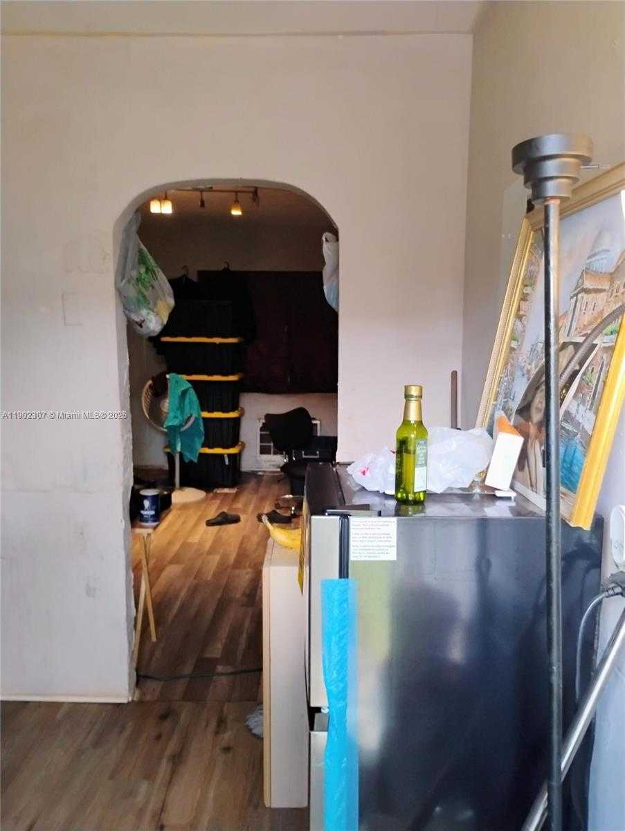 Small Image of 2324 NORTH WEST 35TH ST, Miami Number 6