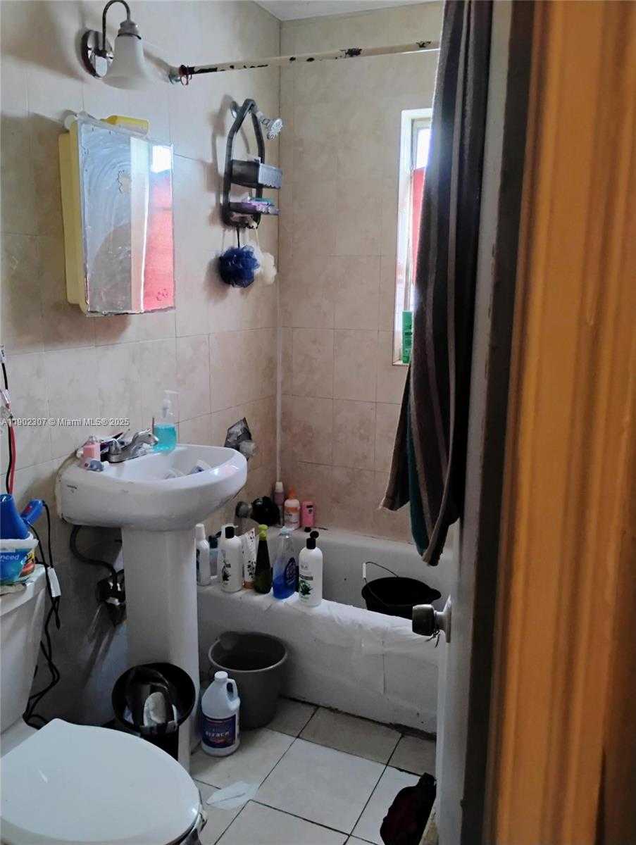 Small Image of 2324 NORTH WEST 35TH ST, Miami Number 8