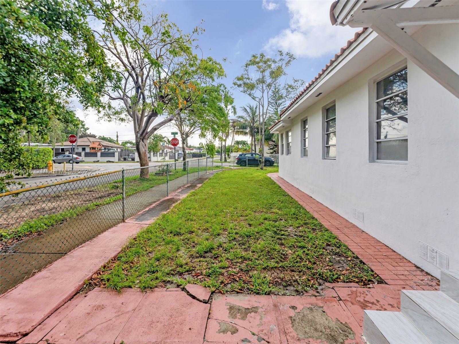Small Image of 520 NORTH WEST 32ND PL, Miami Number 35