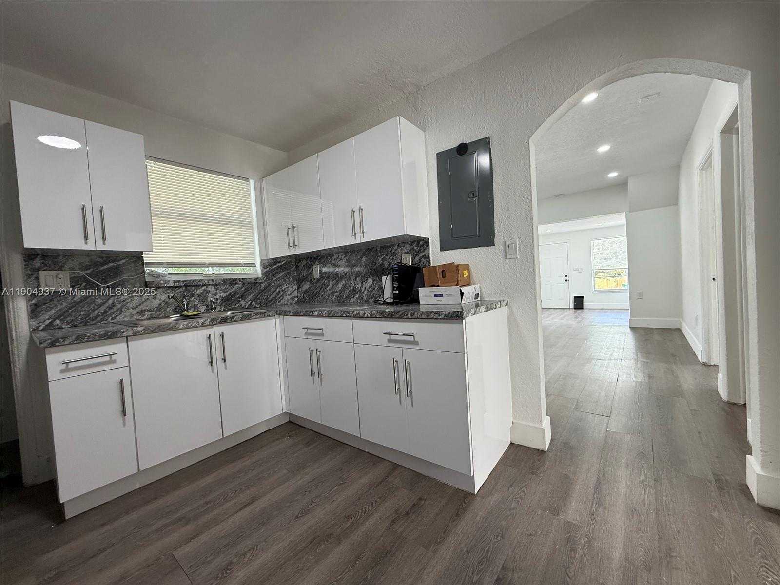 Small Image of 3376 NORTH WEST 49TH ST, Miami Number 16