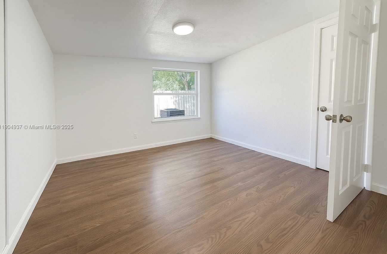 Small Image of 3376 NORTH WEST 49TH ST, Miami Number 3