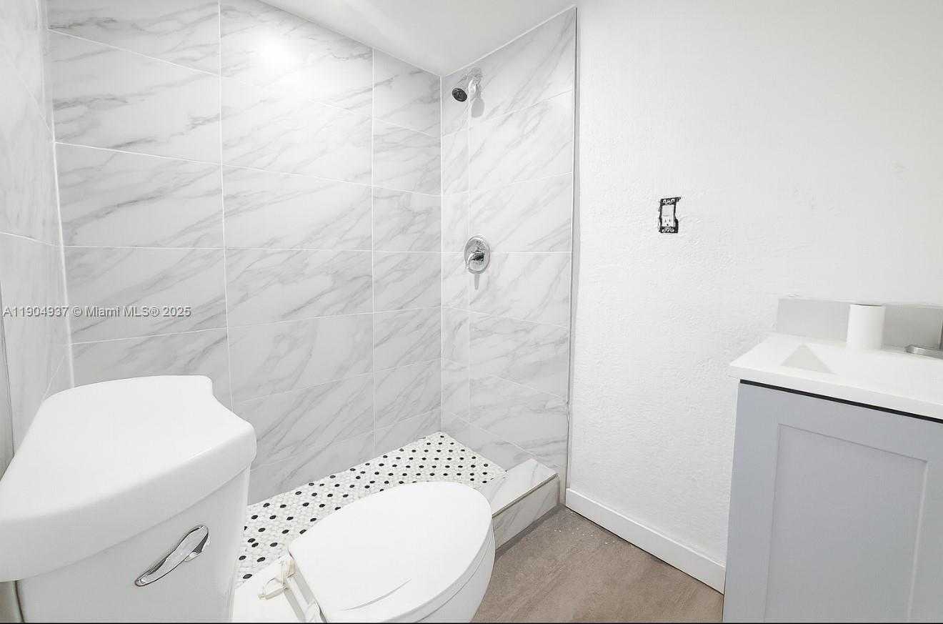 Small Image of 3376 NORTH WEST 49TH ST, Miami Number 6