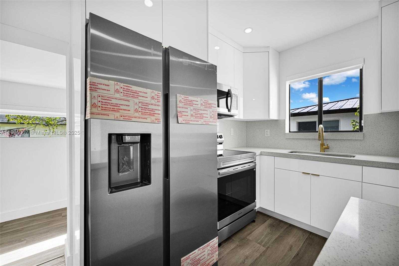 Small Image of 1918 TAFT ST, Hollywood Number 11