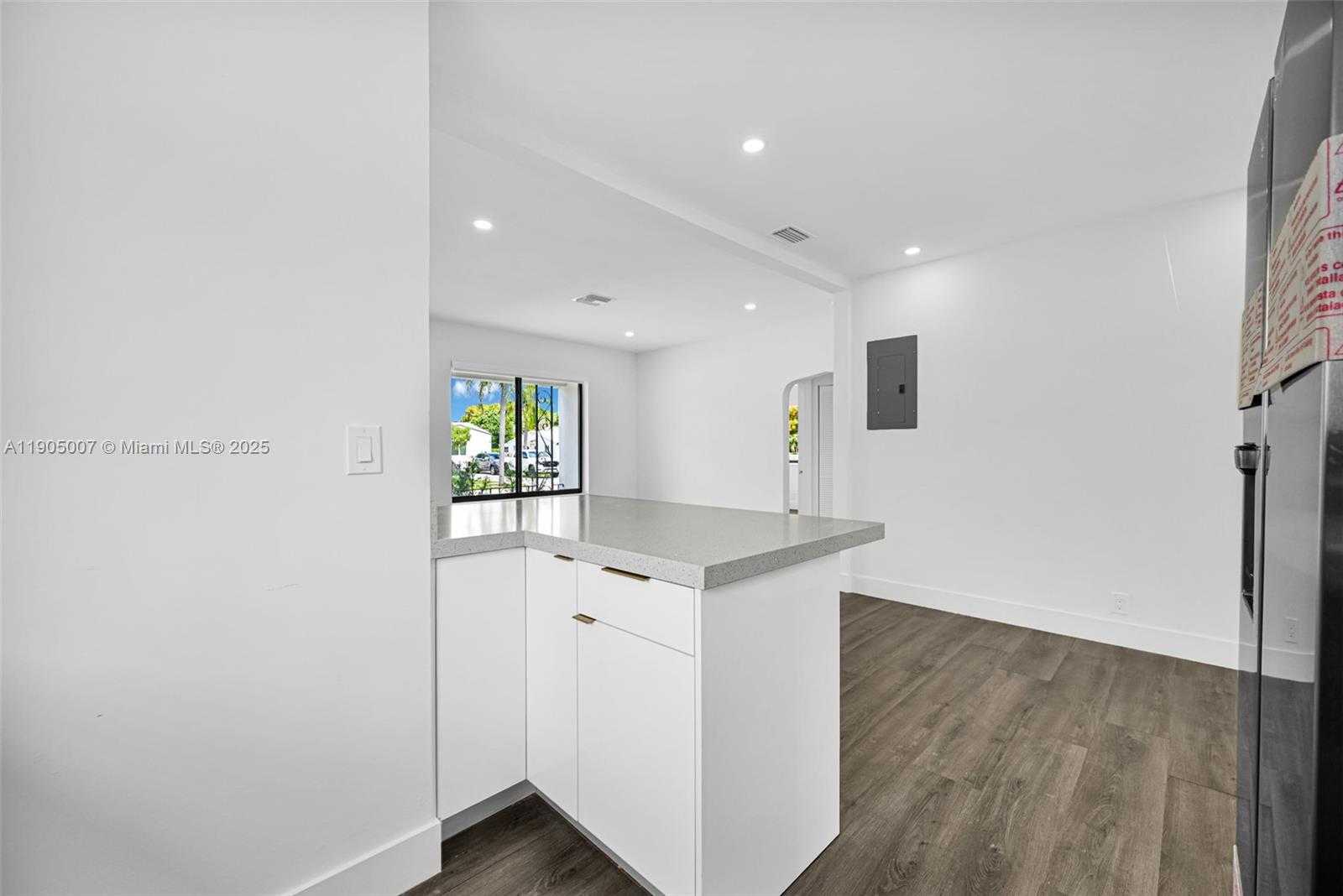 Small Image of 1918 TAFT ST, Hollywood Number 12