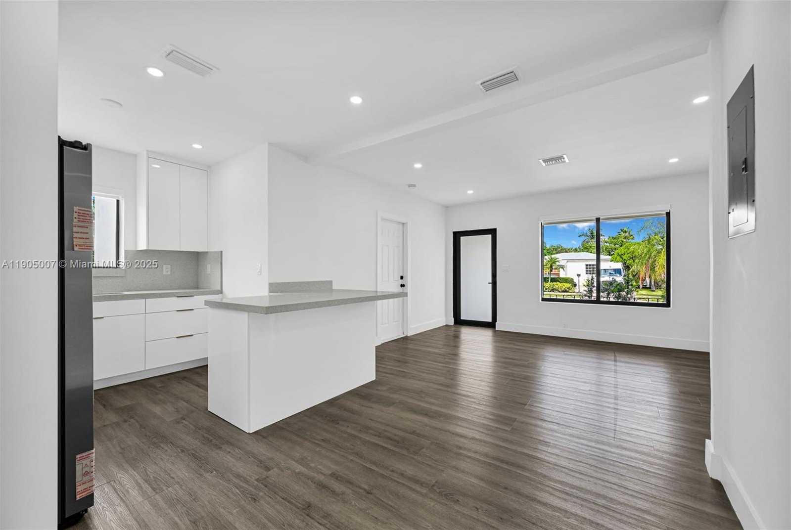 Small Image of 1918 TAFT ST, Hollywood Number 14