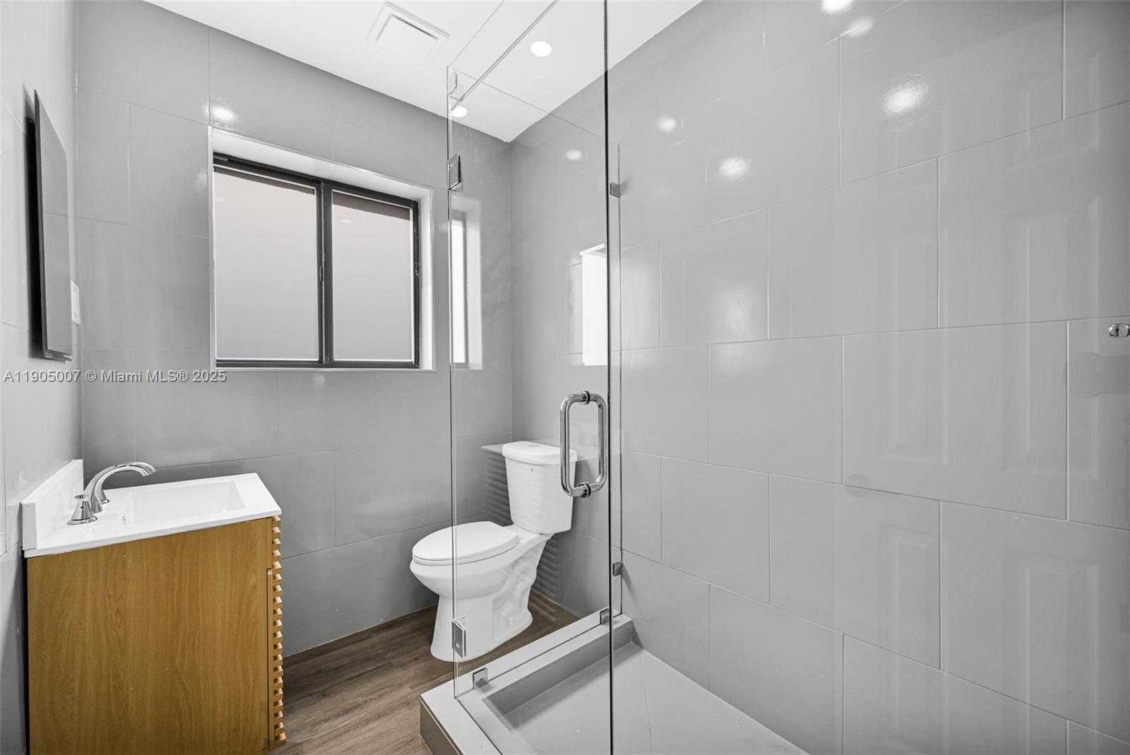 Small Image of 1918 TAFT ST, Hollywood Number 22