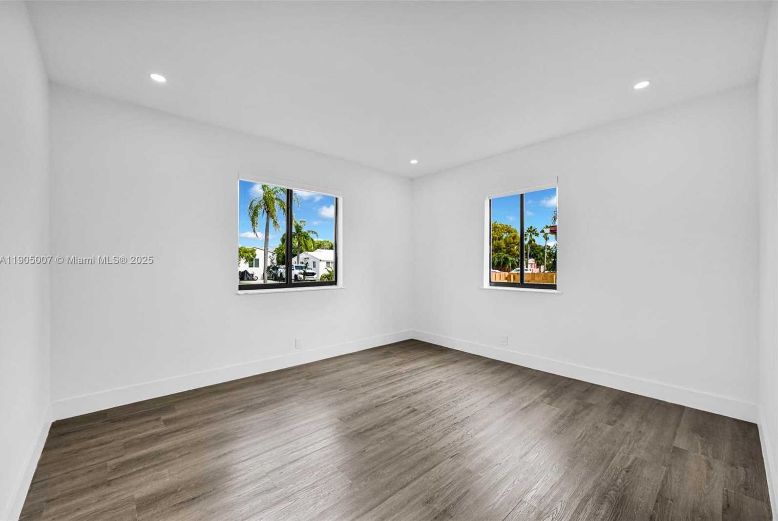 Small Image of 1918 TAFT ST, Hollywood Number 25