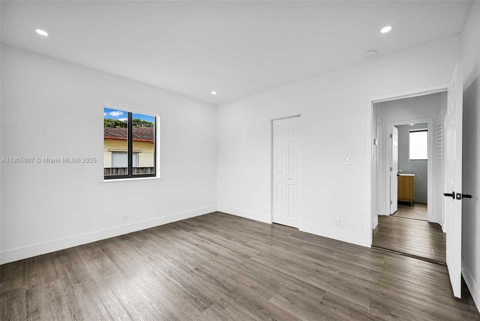 Small Image of 1918 TAFT ST, Hollywood Number 28