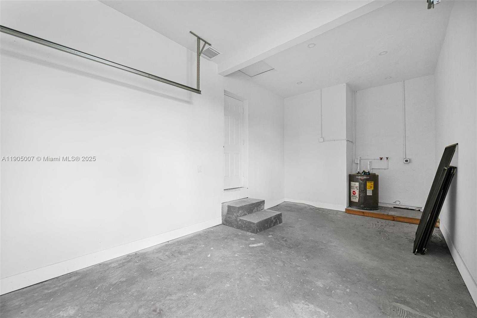 Small Image of 1918 TAFT ST, Hollywood Number 30