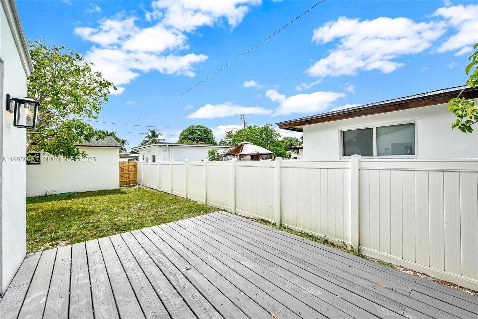 Small Image of 1918 TAFT ST, Hollywood Number 34