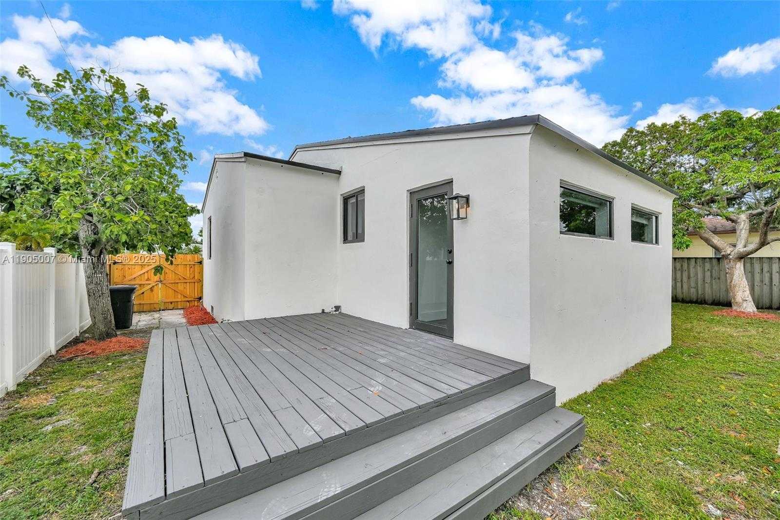 Small Image of 1918 TAFT ST, Hollywood Number 35