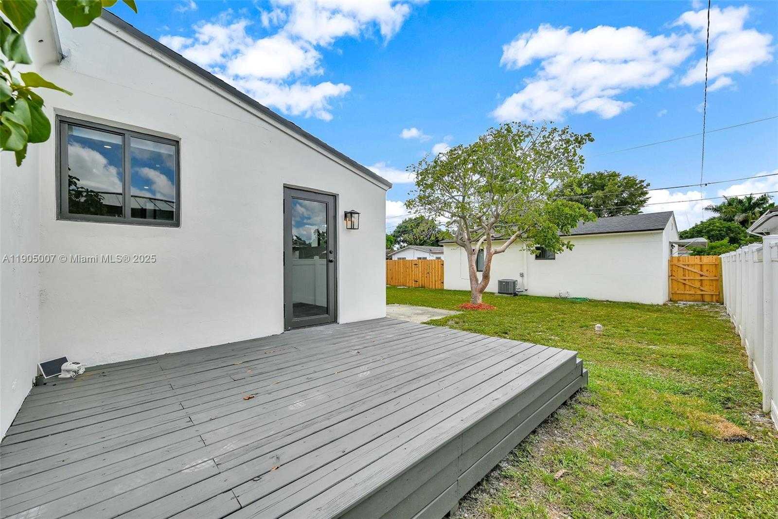 Small Image of 1918 TAFT ST, Hollywood Number 36