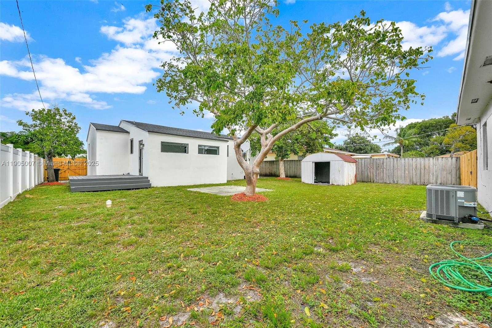 Small Image of 1918 TAFT ST, Hollywood Number 38