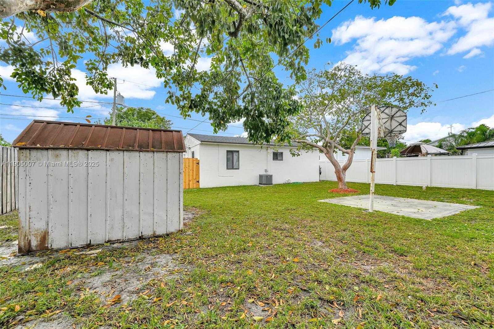 Small Image of 1918 TAFT ST, Hollywood Number 39