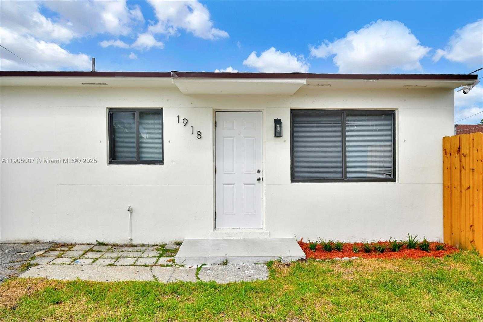 Small Image of 1918 TAFT ST, Hollywood Number 41