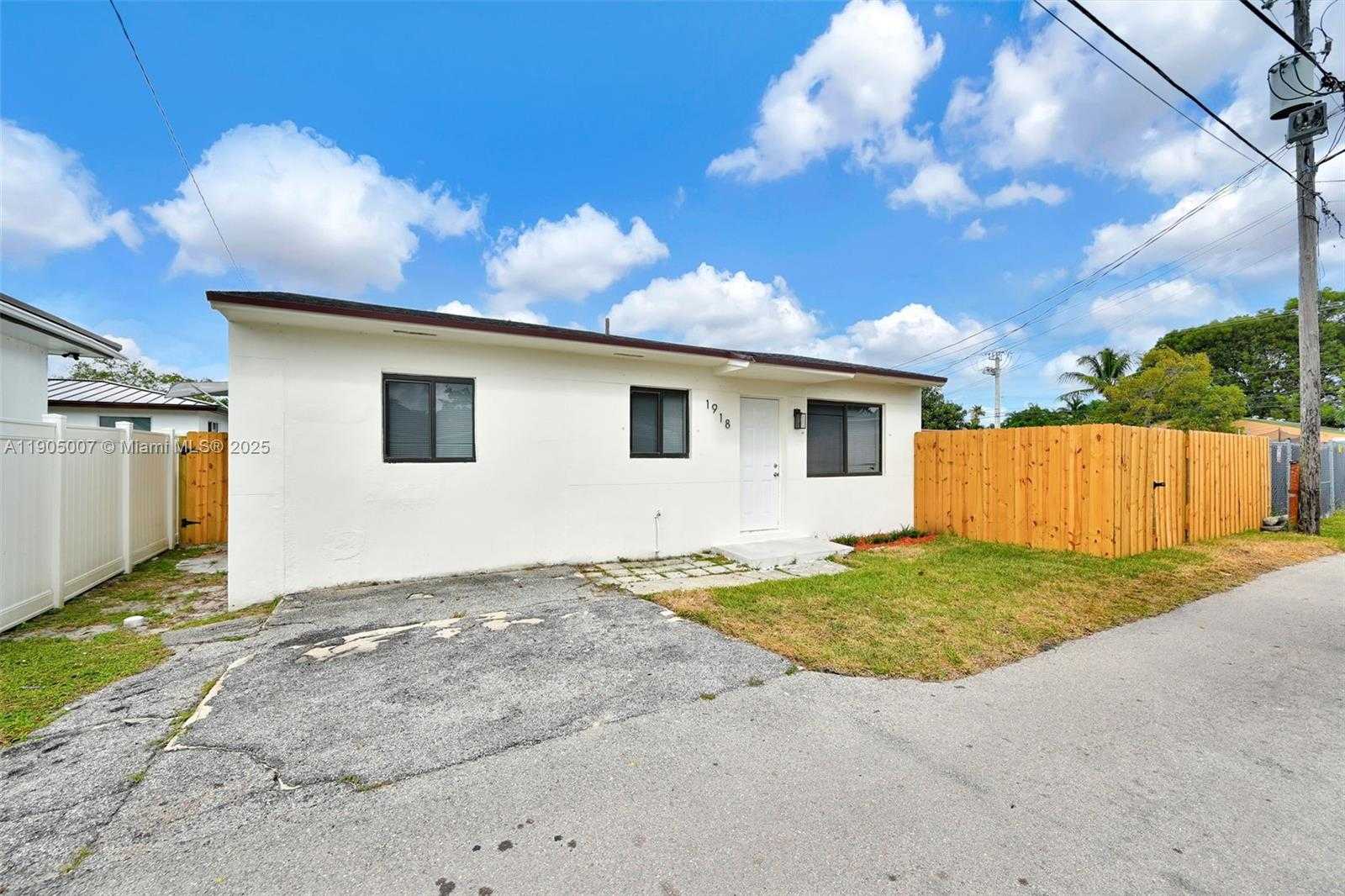 Small Image of 1918 TAFT ST, Hollywood Number 42