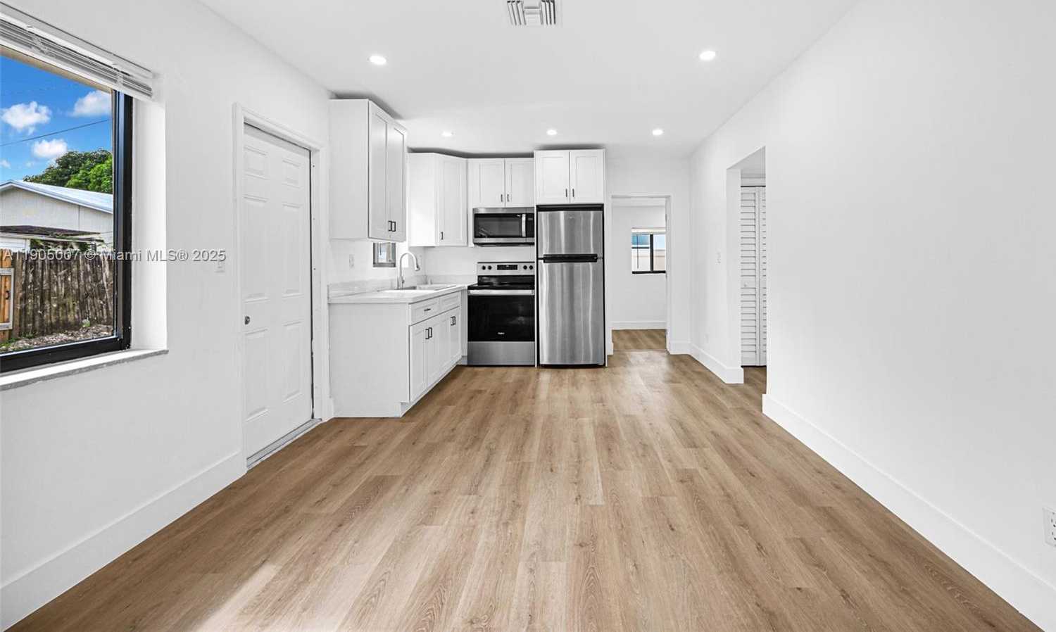 Small Image of 1918 TAFT ST, Hollywood Number 43