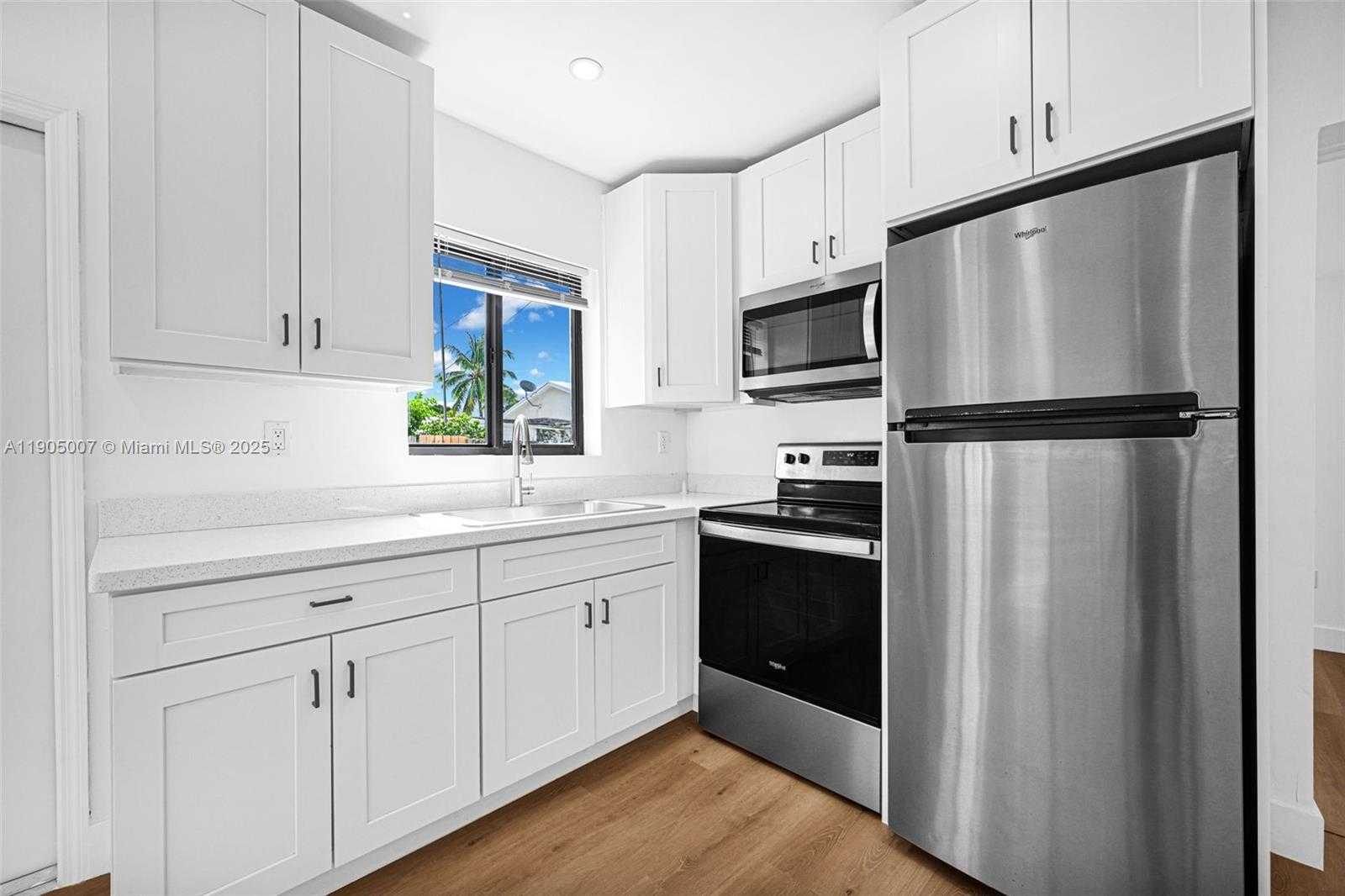 Small Image of 1918 TAFT ST, Hollywood Number 44